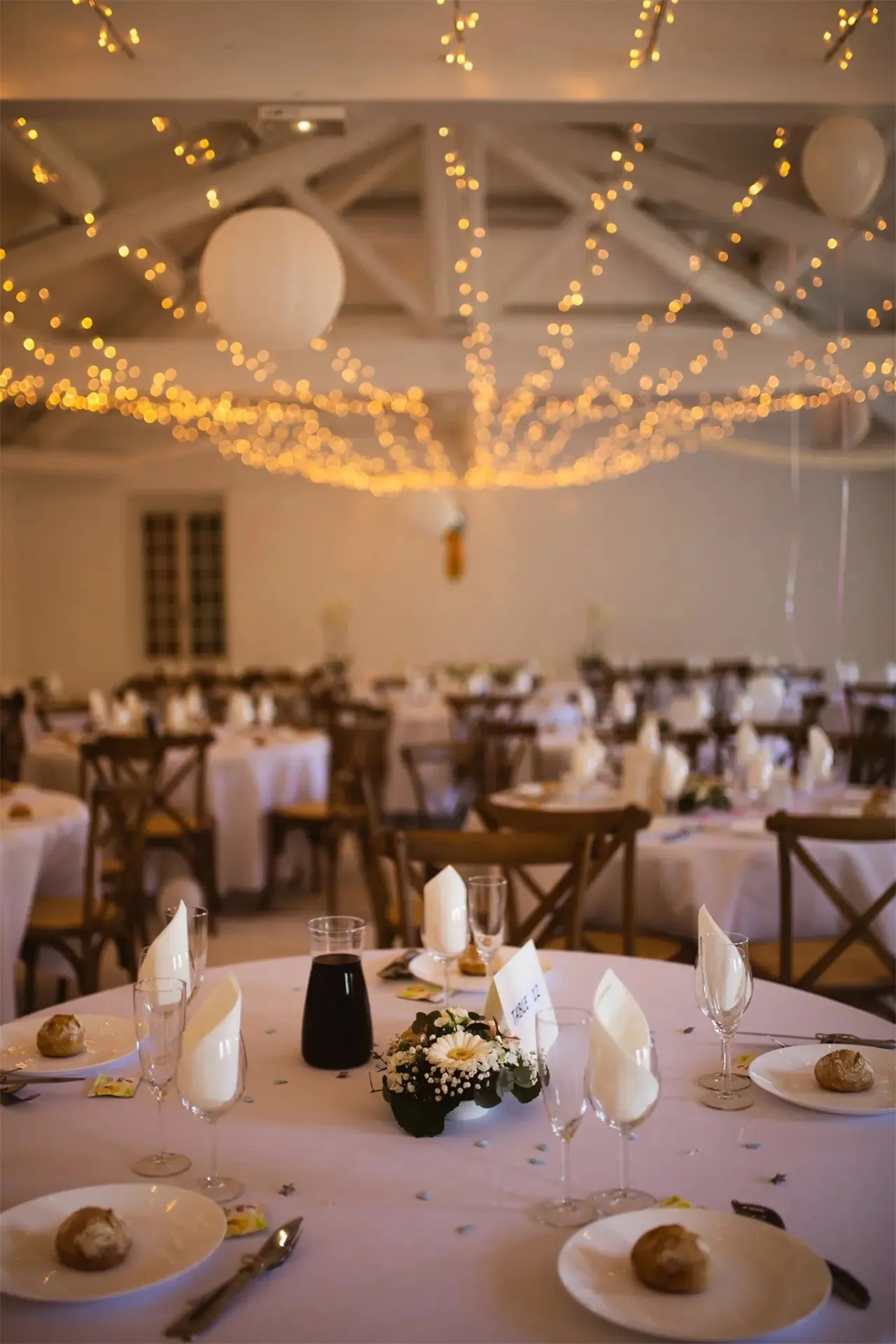 Salle mariage champêtre proche d'Aix en Provence et Venelles : salle de réception de charme avec 17 chambres et grand parking 120 places pour welcome dinner vendredi avec prestation groupe de jazz