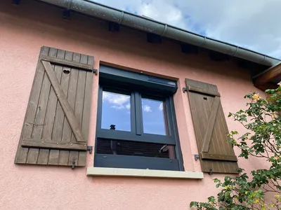 Installation de fenêtres PVC IDEAL 4000 et volets roulants aluminium haute performance à Haguenau pour une isolation optimale