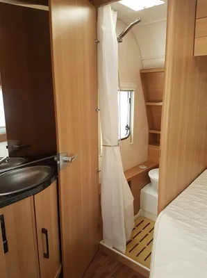 VENDUE BELLE CARAVANE LMC STYLE 460D en 1700 Kgs PTAC, 4 COUCHAGES