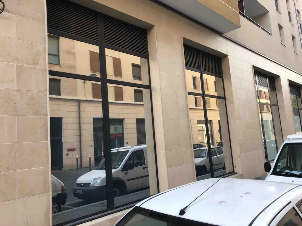 Pose de film aspect miroir et anti chaleur à Marseille