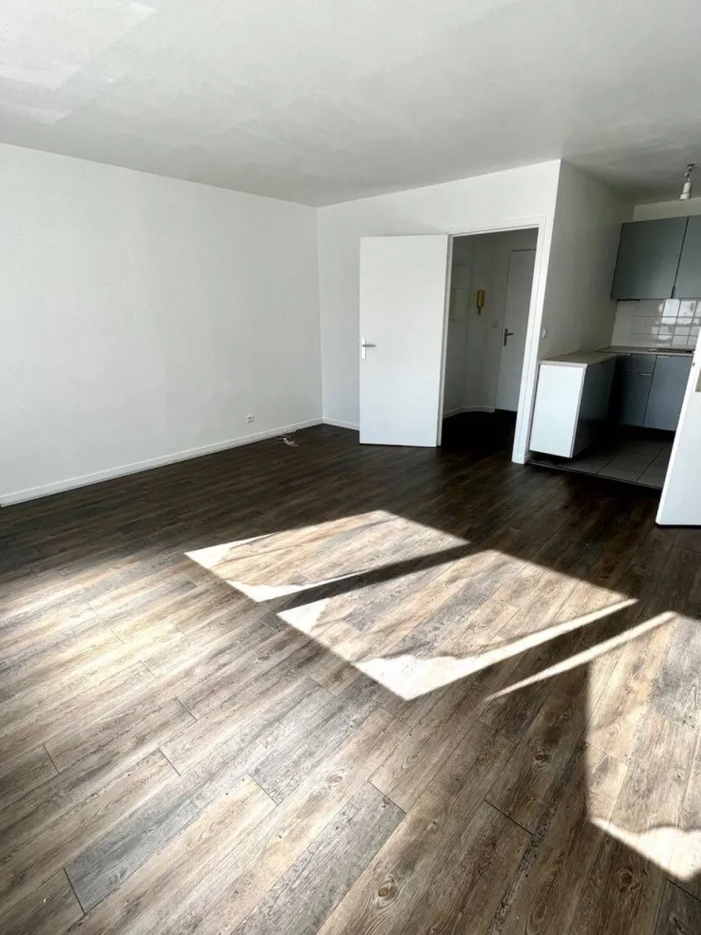 Situé au 1er étage avec ascenseur