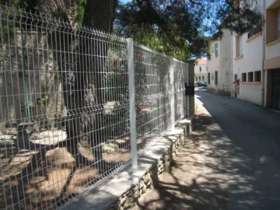 Clôture rigide blanche sur muret Berre l'Etang 13130 Dans les Bouches du Rhône 