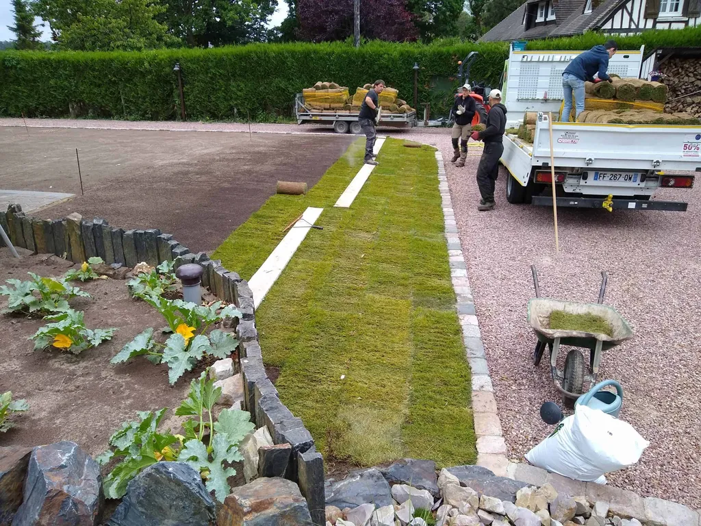 Réalisation d’une pelouse en gazon de placage à Manneville-la-Goupil