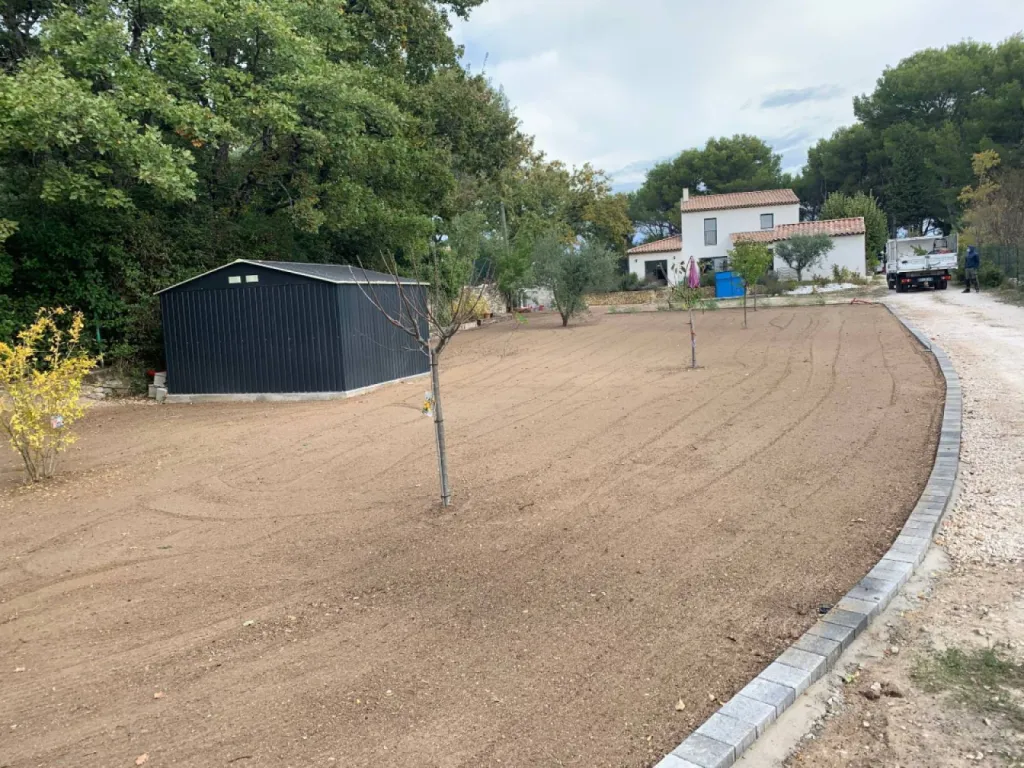 Paysagistes pour pose de pavé jardin Eguilles