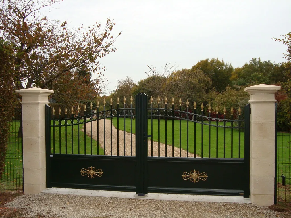 Pose de Portail Battant Rétro Sur-Mesure, Portail Motorisé en Acier et Aluminium au Havre en Seine-Maritime 76