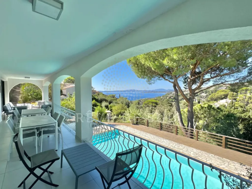 Villa 6 pièce(s) 5 chambre(s) 220 m² Les Issambres (83380)