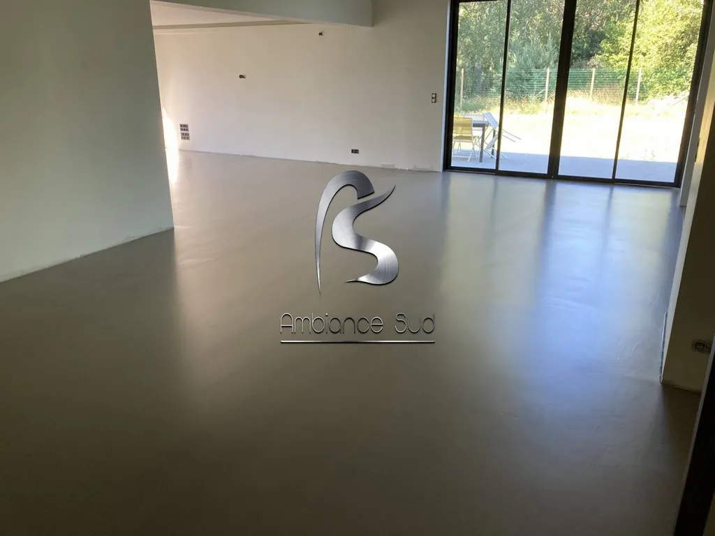 Pose béton ciré décoratif à Sainte-Maxime et alentours Var 83