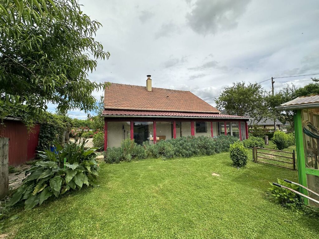 Vends : Maison de 68 m² avec véranda lumineuse de 41 m² et jardin de 1000 m². À rénover pour créer votre havre de paix près de Lyons-la-Forêt.