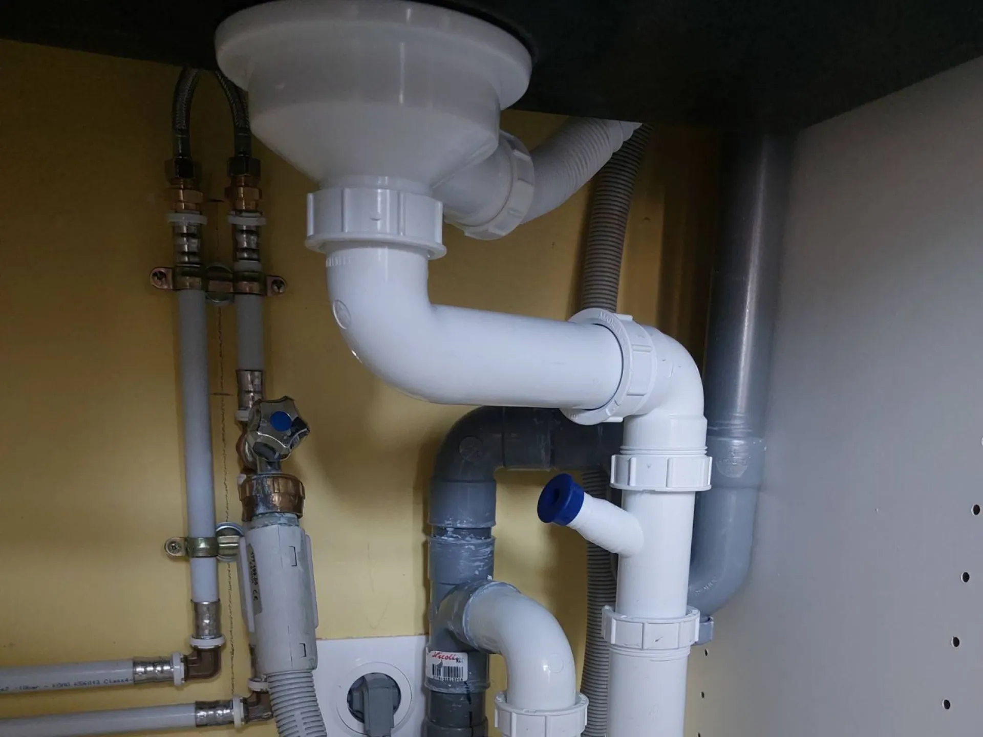 Changement de robinetterie pour une rénovation d'appartement à La Crau dans le Var