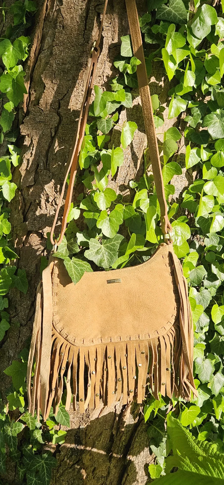 Sac Les Tropéziennes à franges en cuir camel chez Evasion à Eu