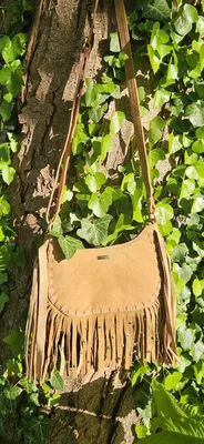Sac Les Tropéziennes à franges en cuir camel chez Evasion à Eu