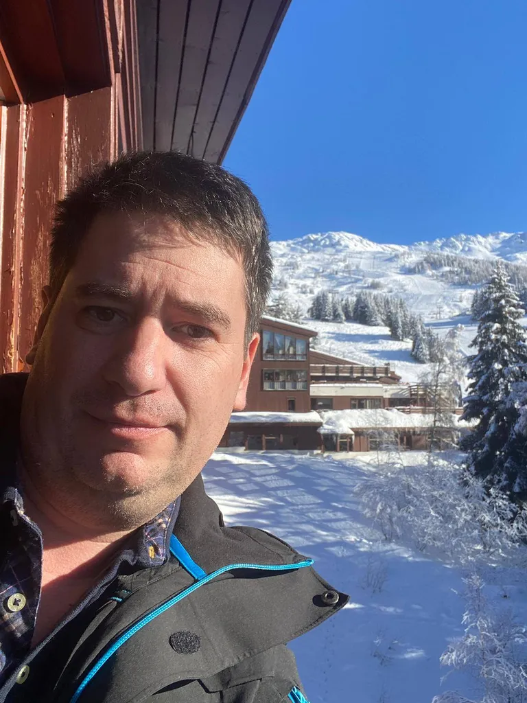 Docteur Julein Beldame, chirurgien orthopédiste à l'ICP Paris, au congrès du GECO 2024