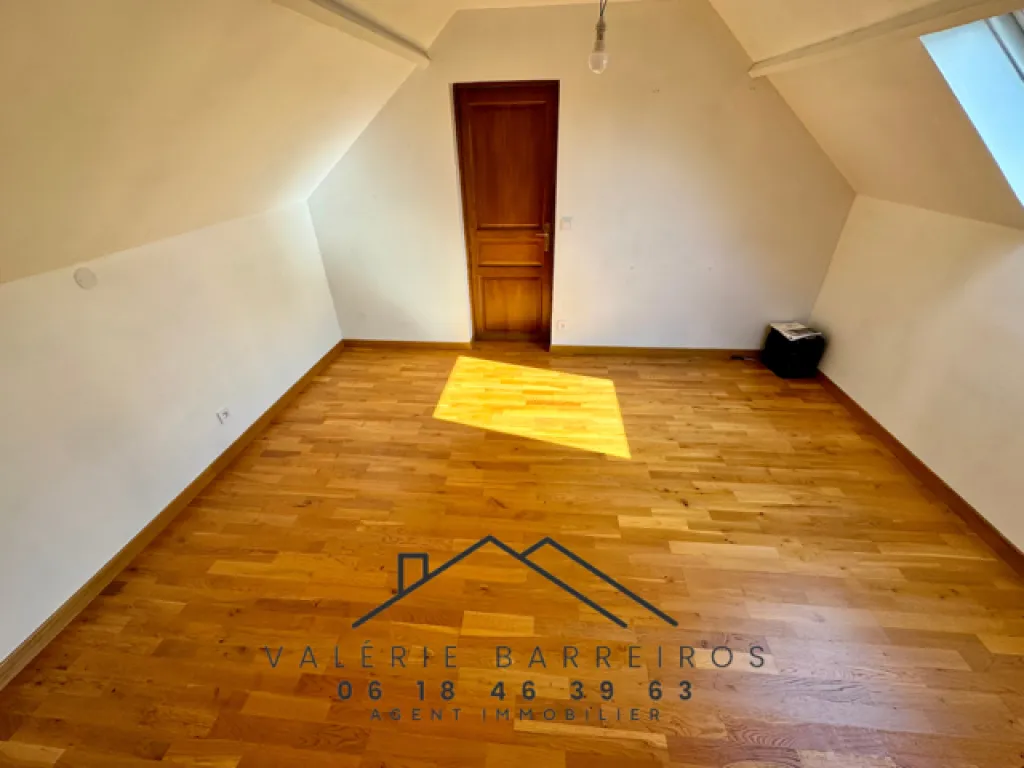 A vendre maison de 147 m² habitables édifiée sur 800 m² de terrain sur la commune de LA LONDE 76500