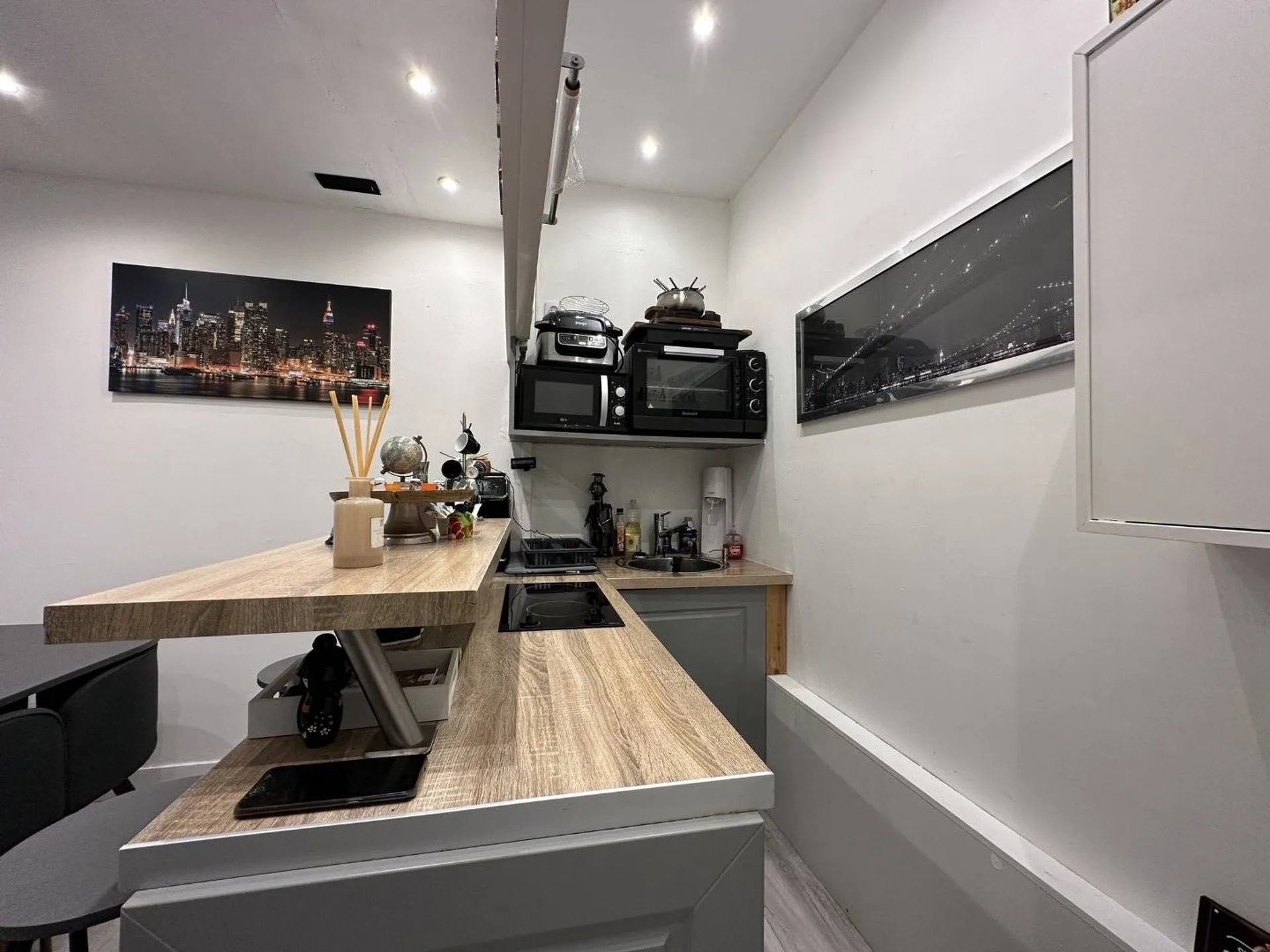 A vendre appartement offrant une superficie de 25,22m2 loi Carrez, et 43m2 de surface utile.