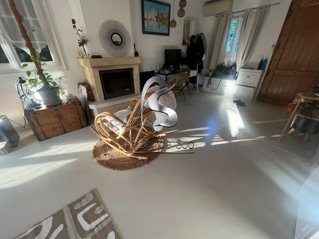 Recouvrir un carrelage ancien grâce à notre béton ciré coulé à Solliès-Pont près de La Farlède