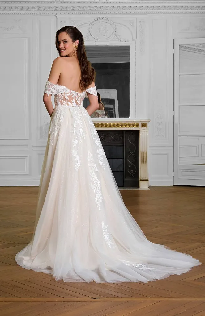 Robe de mariée bohème avec une fente a Marseille