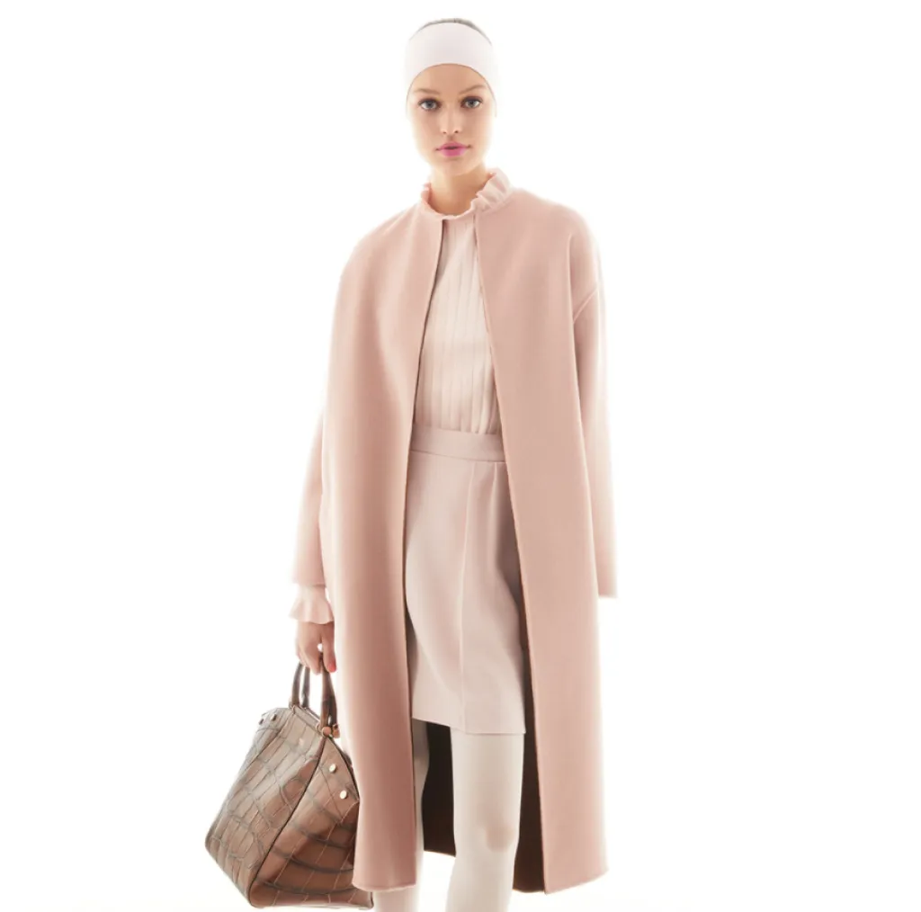 Max Mara fête ses soixante-dix ans et Sacha Houant a sélectionné pour vous ces manteaux iconiques.