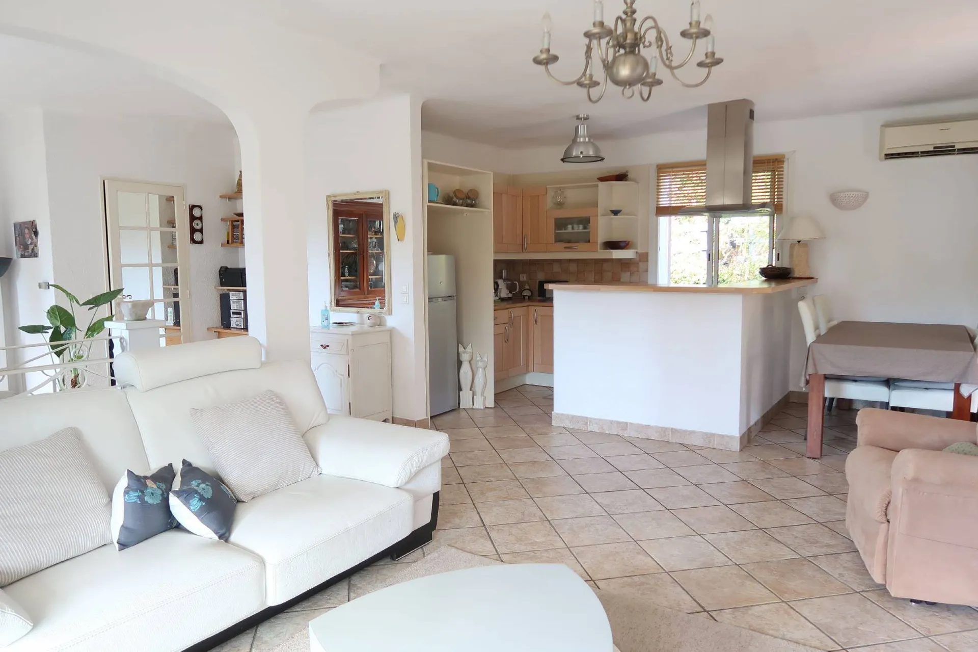 Maison Cassis à proximité immédiate du centre, avec piscine et garage 