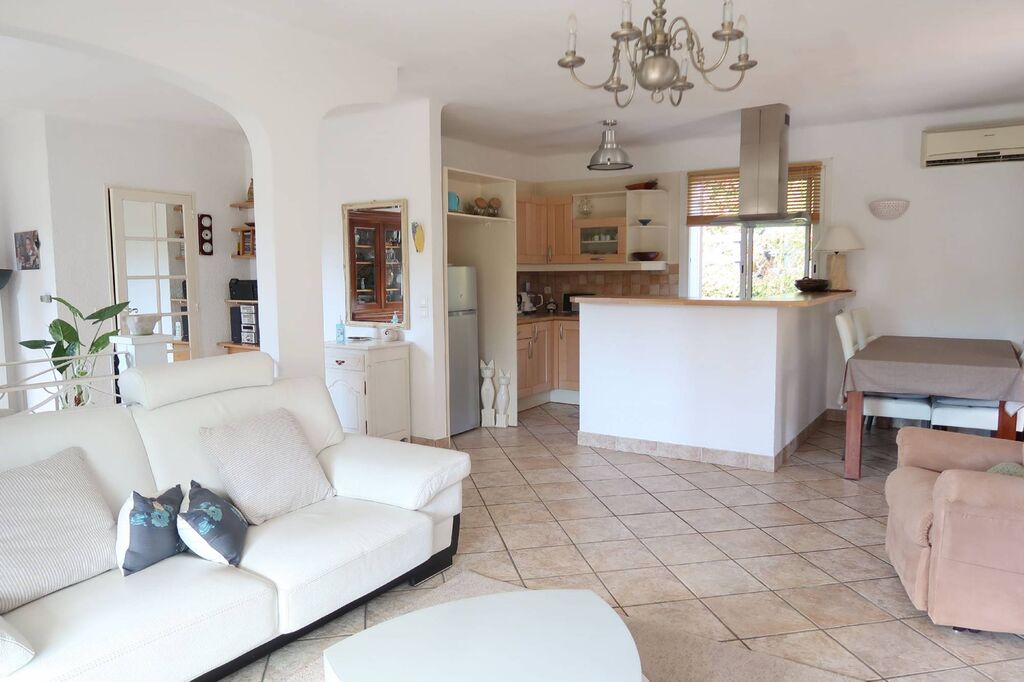 Maison Cassis à proximité immédiate du centre, avec piscine et garage 