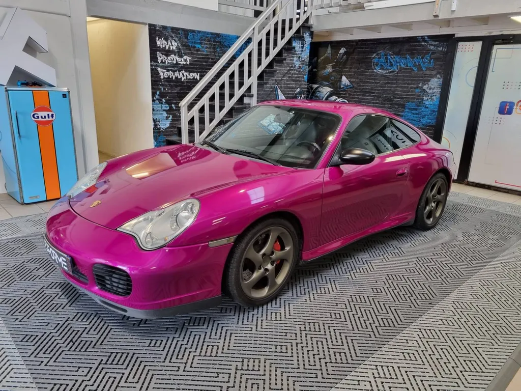 Porsche carrera 4s fuchsia