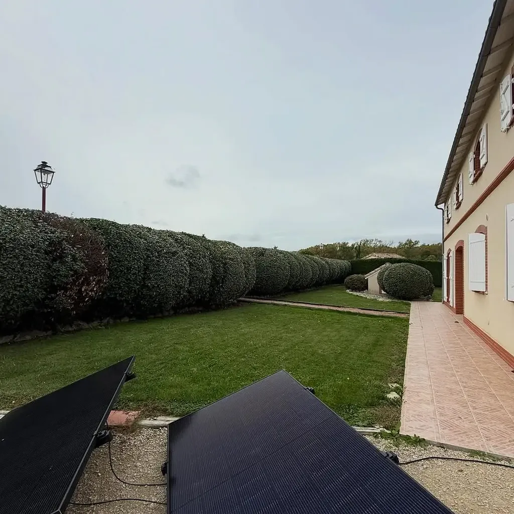 Taille complète de haies et massifs en périphérie toulousaine proche de Blagnac : entretien paysager haut de gamme par LT Paysage