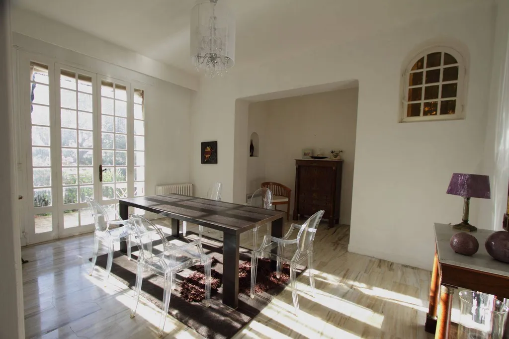 Salon contemporain ensoleillé - propriété a vendre a cassis