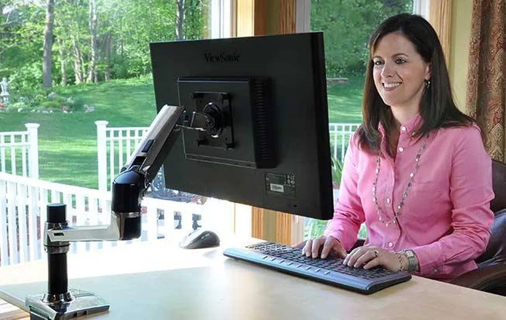 Espace de travail Ergonomique avec bras ERGOTRON chez Conceptys Aménagement à Alès