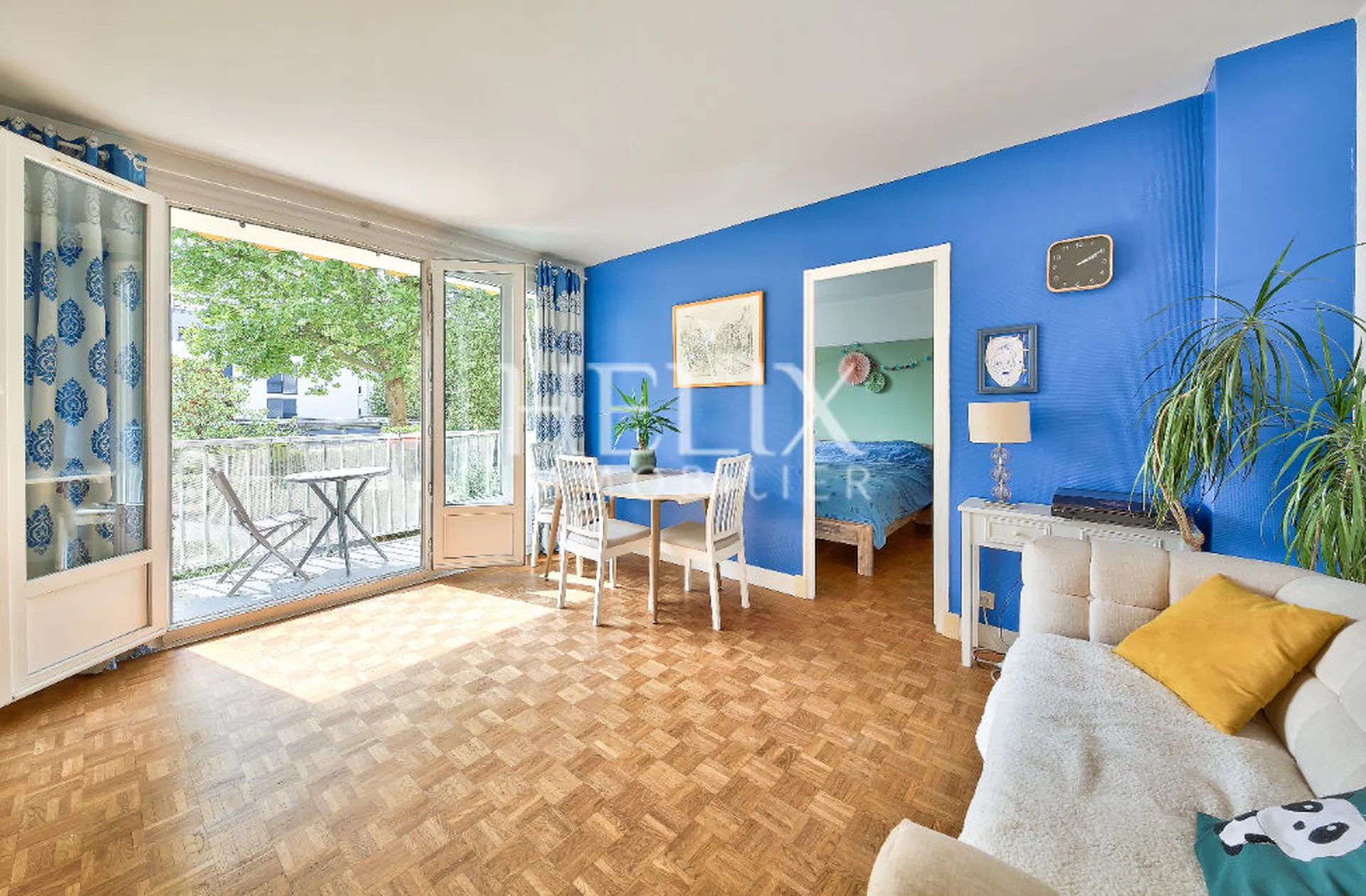 Un bel appartement 4 pièces de 73 m² quartier Princesse au Vésinet.Un séjour avec balcon, trois chambres, une place de parking extérieur et une cave.Proche écoles et commerces. Lumineux et sans vis-à-vis.Exclusivité Hélix Immobilier.