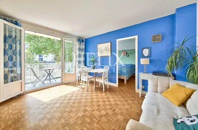 Un bel appartement 4 pièces de 73 m² quartier Princesse au Vésinet.Un séjour avec balcon, trois chambres, une place de parking extérieur et une cave.Proche écoles et commerces. Lumineux et sans vis-à-vis.Exclusivité Hélix Immobilier.