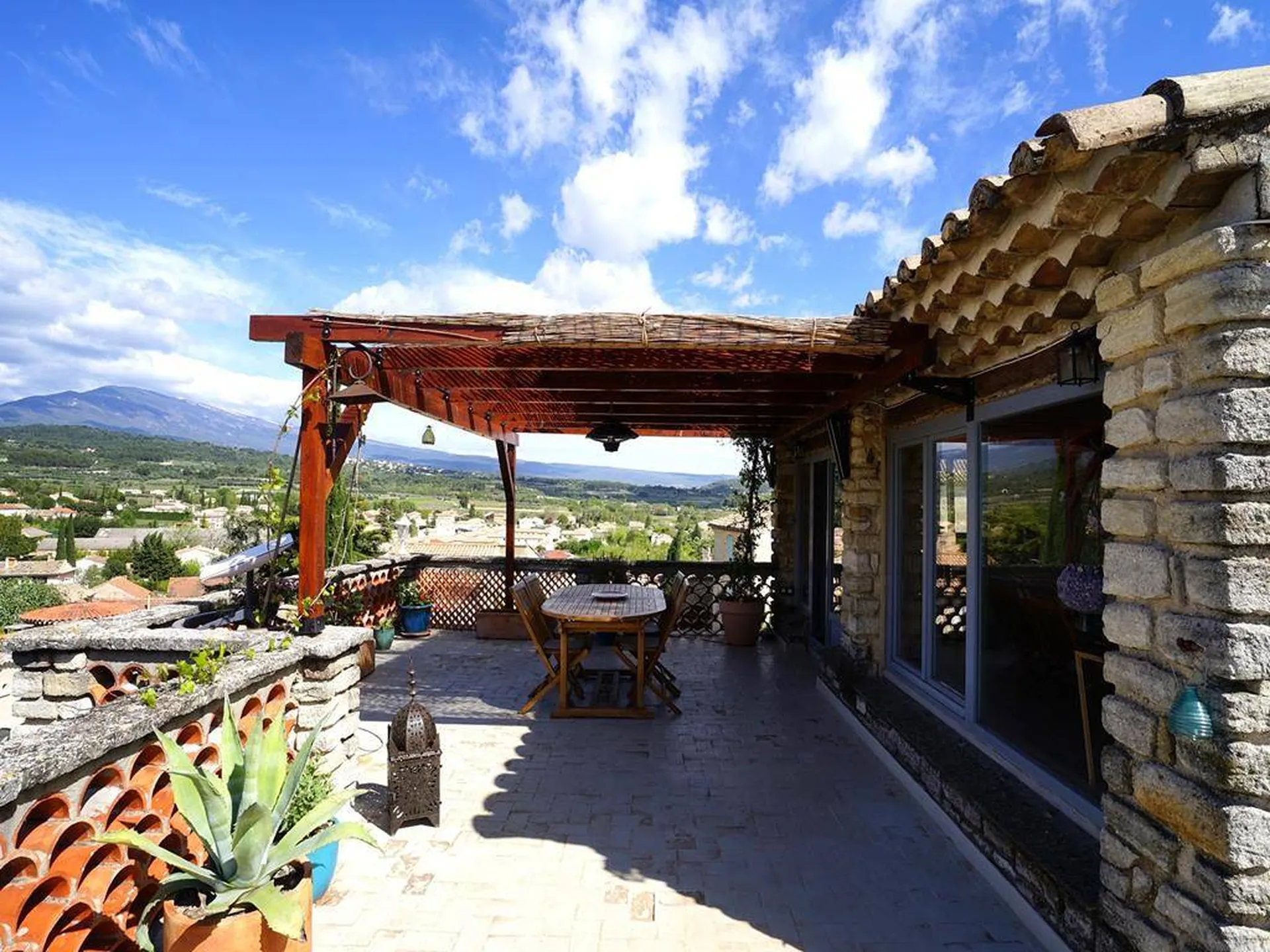Majestueuse maison de village avec terrasse panoramique XXL   