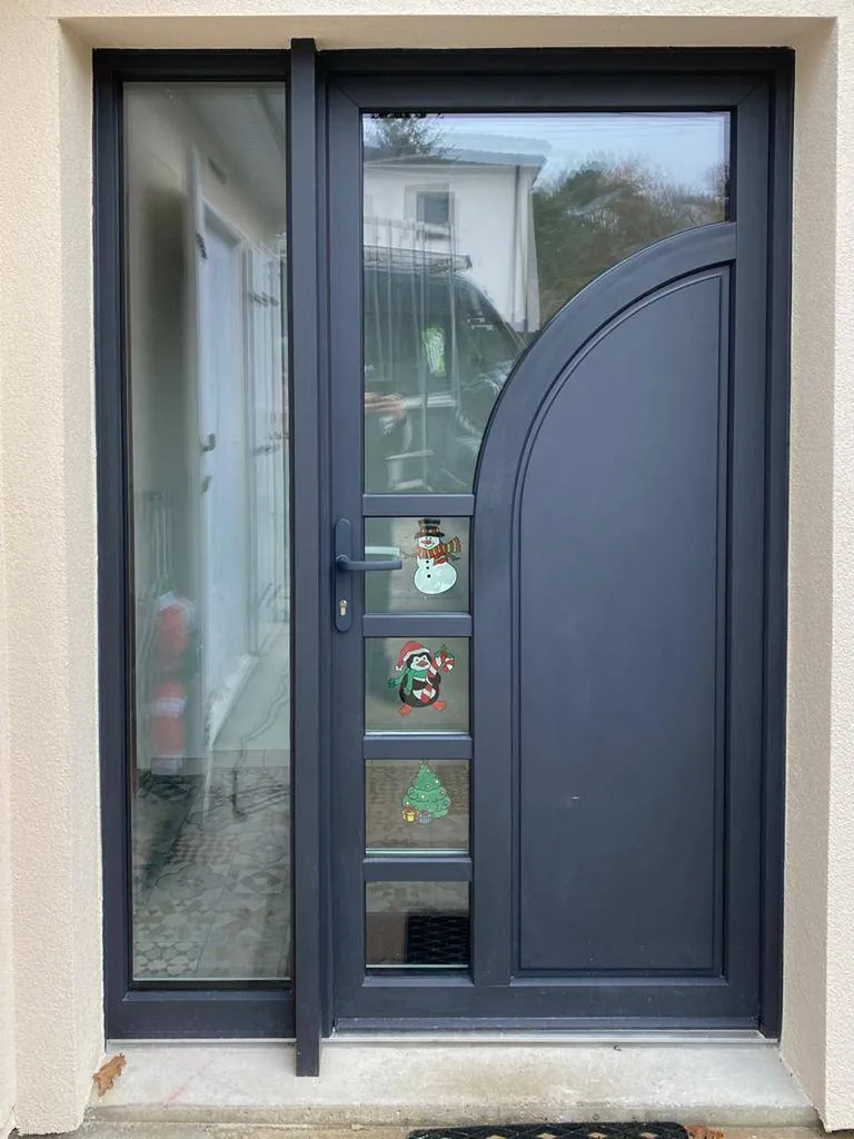 Porte PVC vitrée modèle Caroube 5 de couleur Carbonsur Villenave d'Ornon proche Bordeaux