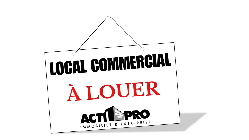 Local commercial de 296 m² à louer avec vitrine au centre-ville de Perpignan.