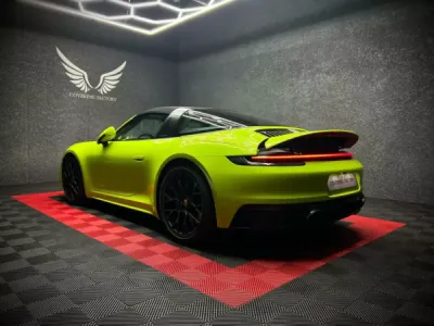 Protection PPF XPEL transparente de la face avant pour cette sublime Porsche 911 992 Targa Acid Green à Lyon