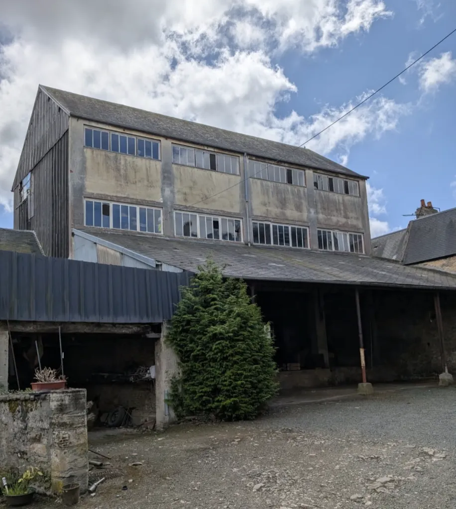 LOCAUX MIXTE À VENDRE