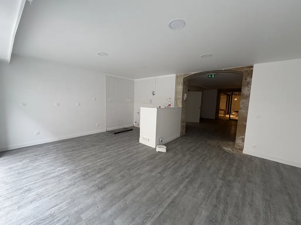 Location - Boutique 90 m², Chemin vert, Rue Amelot 75011 PARIS