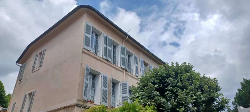 Volet battant persienné bois à lames rases