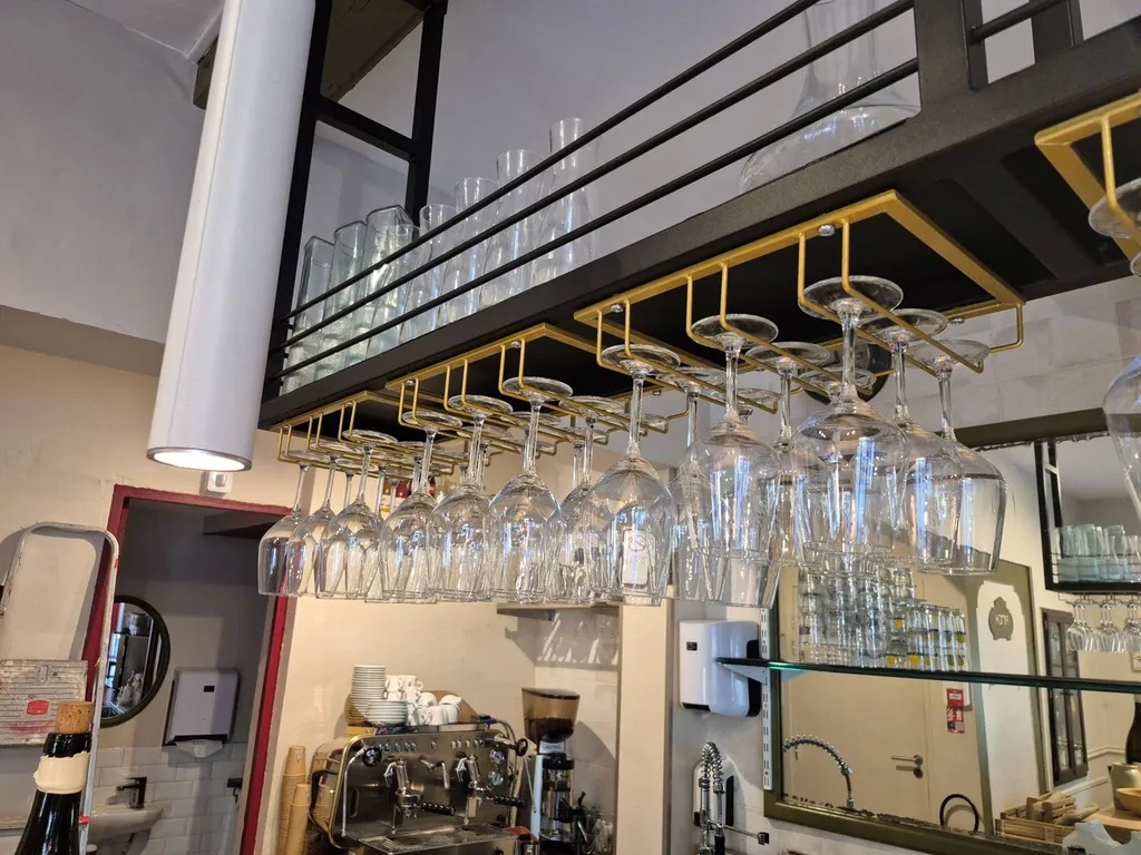 Aménagement de ciel de bar métallique à Bordeaux