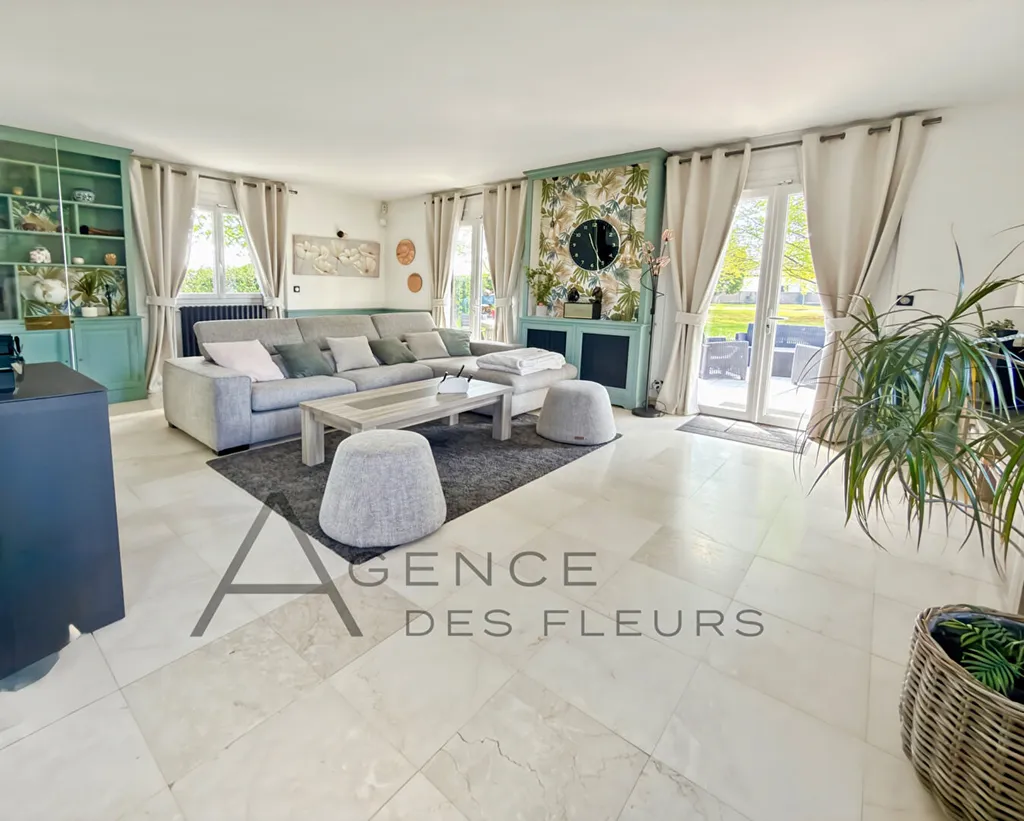 A vendre maison de 185 m² édifiée sur un terrain de 3249 m² située dans la commune ST PIERRE DES FLEURS 27370
