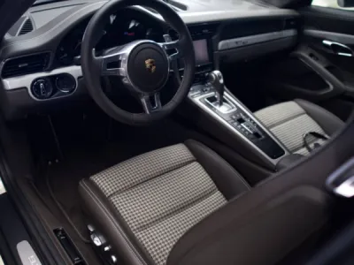 Polissage de carrosserie et pose de film de protection PPF XPEL sur une Porsche 911 50 ème anniversaire à Rennes