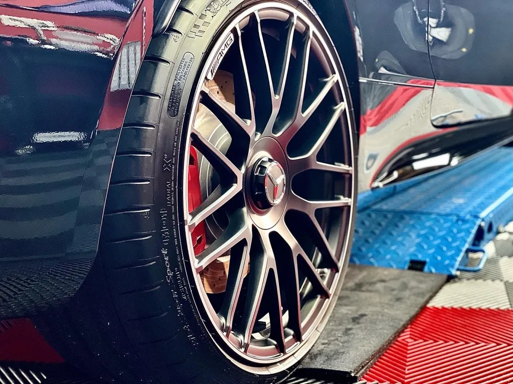 Protection carrosserie Traitement céramique auto cicatrisant Lyon Mercedes C63 AMG