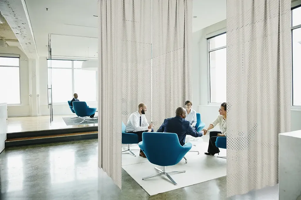 Aménagement de plateaux de bureaux par architecte d'intérieur alliant agencement fluide et design