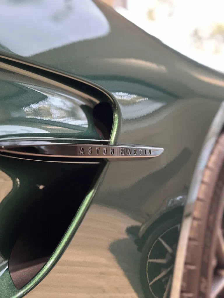 Film de protection PPF Aston Martin Vantage spécialiste de la protection carrosserie sur l’Ouest Lyonnais proche Tassin la demi lune 