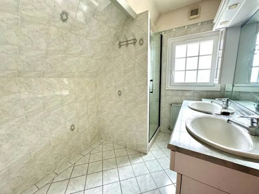 A vendre belle propriété de 130 m² édifiée sur un terrain de 3500 m² sur la commune de FRENEUSE 76410