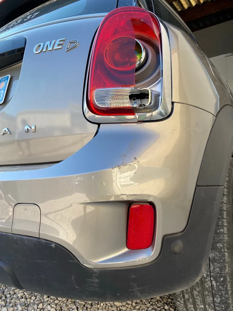 Réparation choc arrière sur Mini Countryman à Carnoux – Franchise offerte jusqu’à 300€ – Carrosserie proche de Cassis, Marseille et La Ciotat