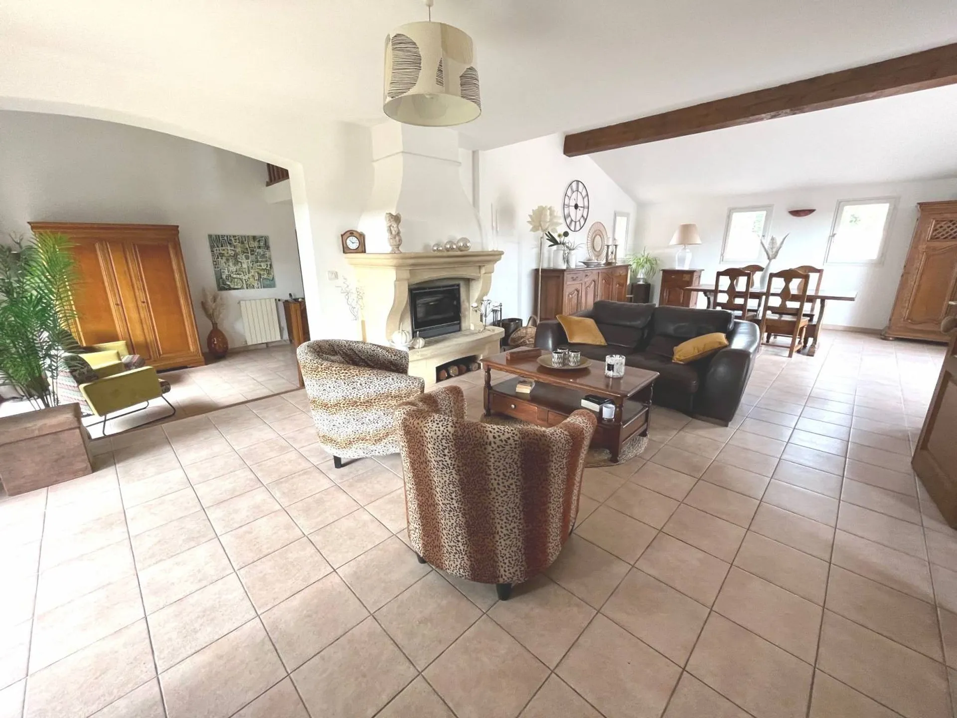 Carnoux à vendre maison avec piscine et terrain plat