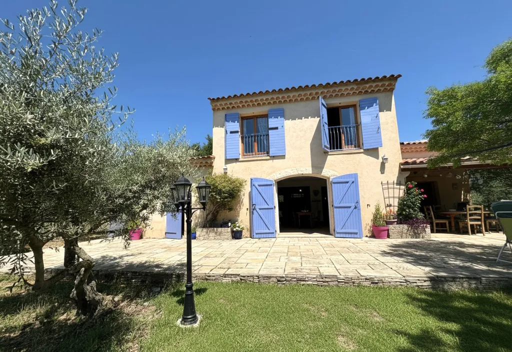 Propriété provençale d'exception à Châteaudouble : 170 m², DPE B, piscine 10×5 m et terrain arboré de 2 940 m² avec oliviers