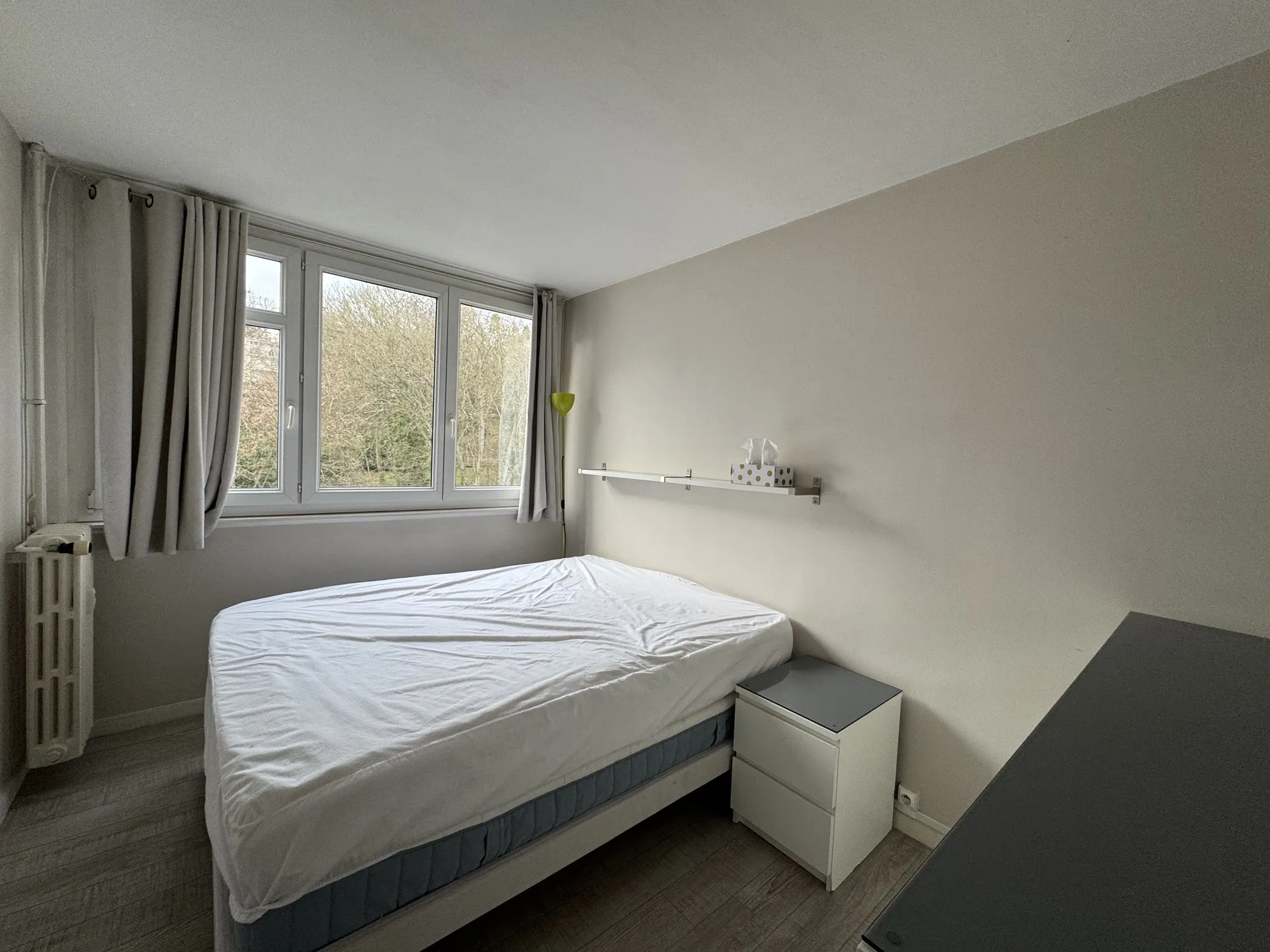 Location Le Pecq d'un appartement meublé, balcon une vue dégagée un gardien, ascenseur