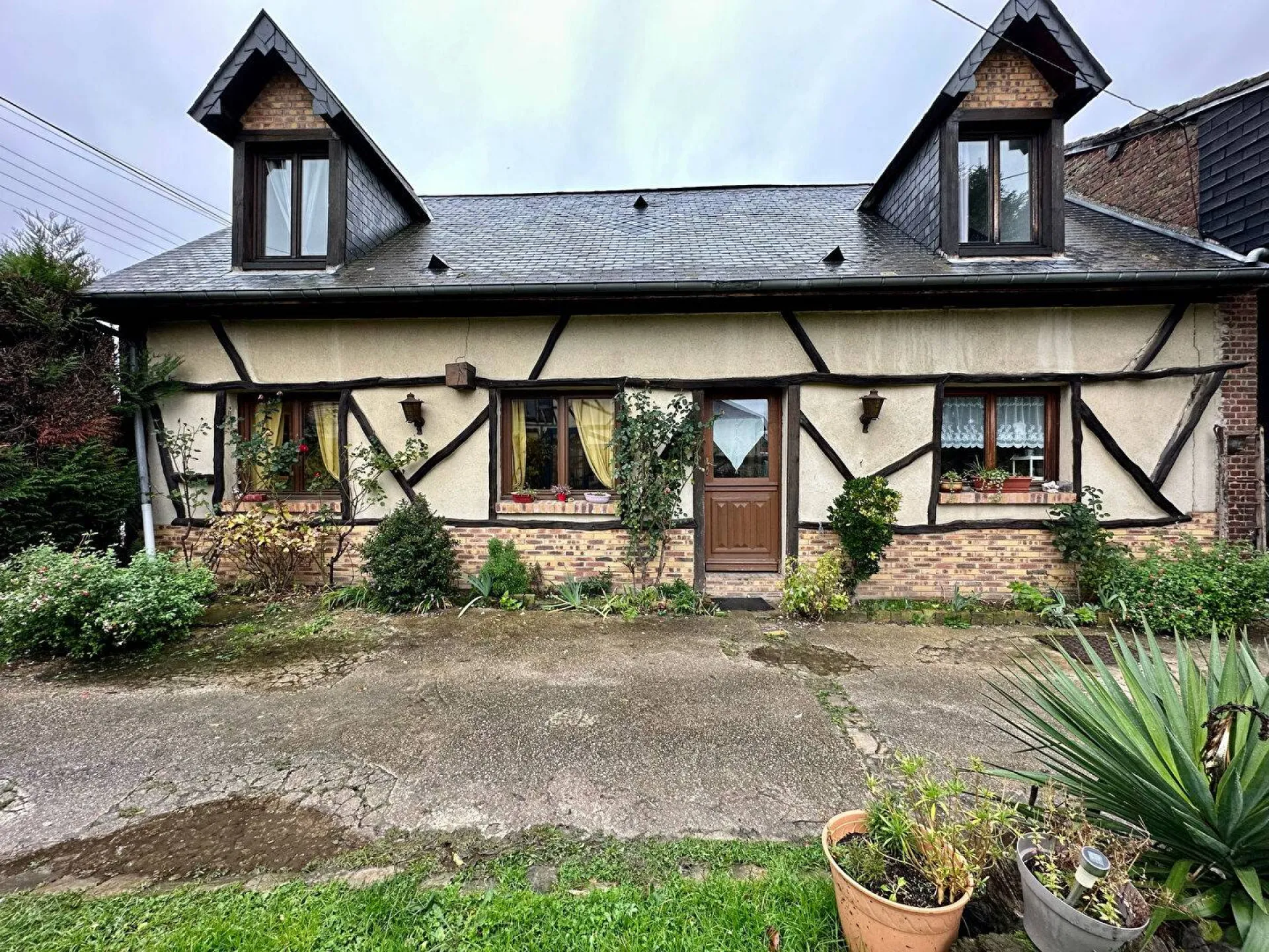 A SAISIR CHARMANTE MAISON DE VILLE DE 98 M² SUR 250 M² DE TERRAIN SUR LA COMMUNE DE CAUDEBEC LES ELBEUF 76320