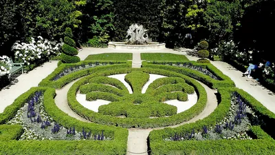 Visitez l’Hôtel de Caumont à Aix-en-Provence depuis Thecamp Hotel & Lodges