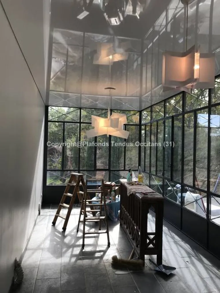 Le plafond tendu à la rescousse d’une extension !